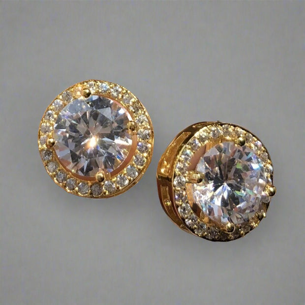 Luxury CZ Stud Earrings For Women Romantic Elegant for Daily Use.