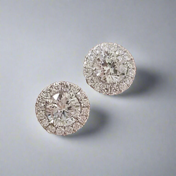 Luxury CZ Stud Earrings For Women Romantic Elegant for Daily Use.